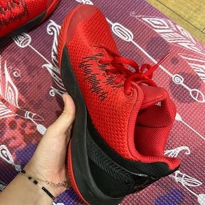 Nike Kyrie Flytrap 2 GS Youth Size 5.5 Red & Black